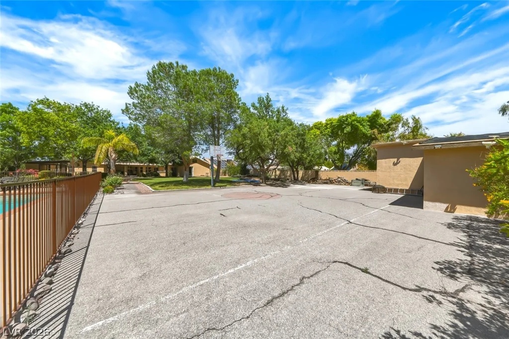 8645 Bright Angel, Las Vegas, NV 89149
