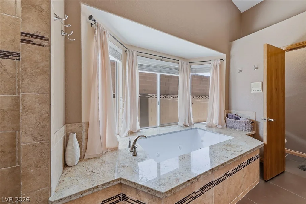 8645 Bright Angel, Las Vegas, NV 89149