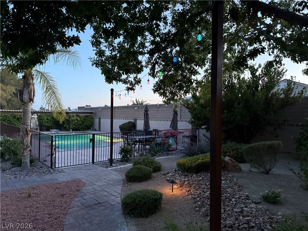 8645 Bright Angel, Las Vegas, NV 89149