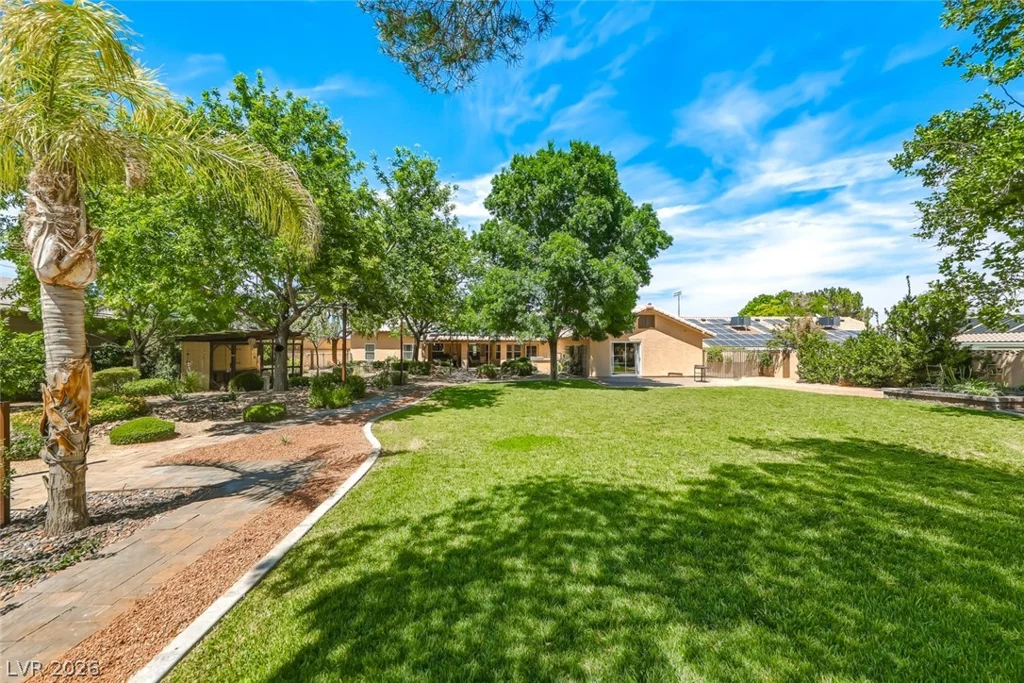 8645 Bright Angel, Las Vegas, NV 89149