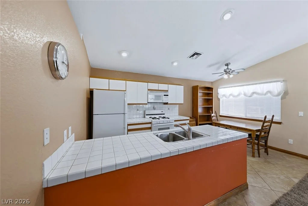 8645 Bright Angel, Las Vegas, NV 89149