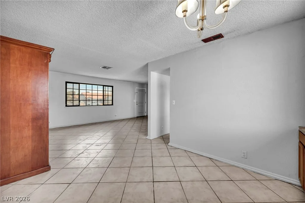 6196 Owens, Las Vegas, NV 89110