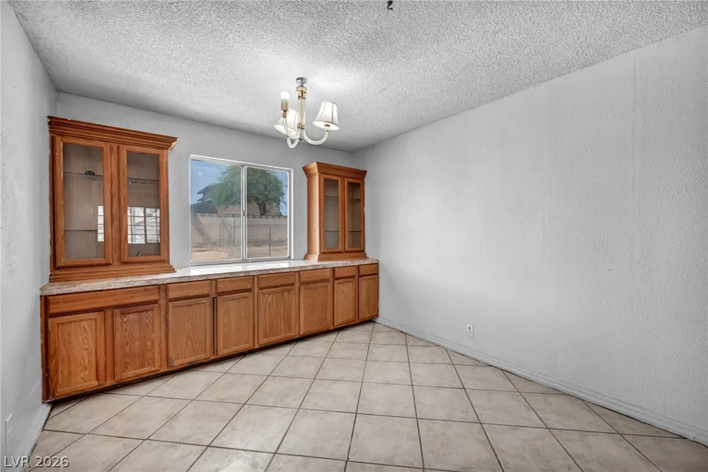 6196 Owens, Las Vegas, NV 89110