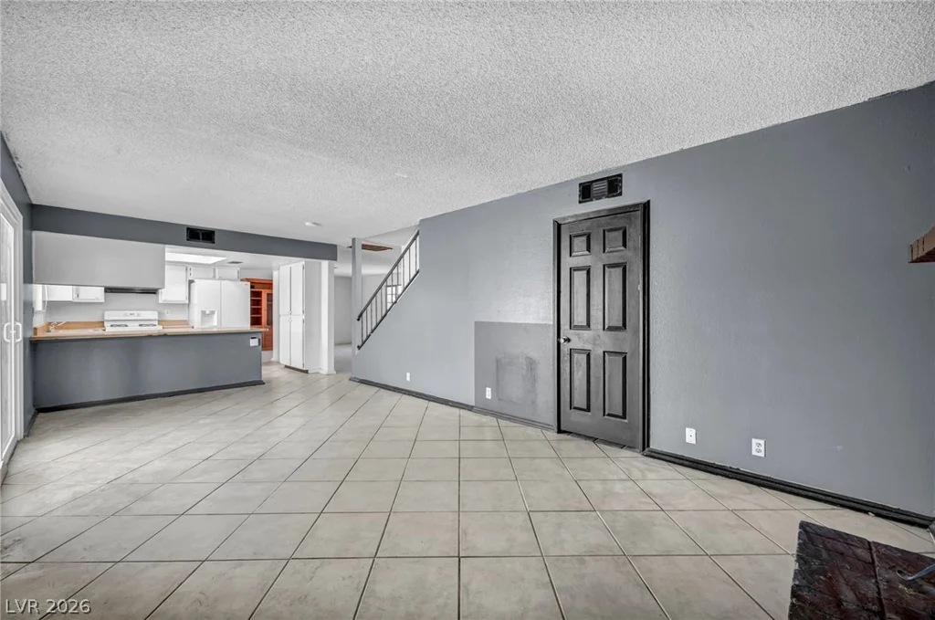 6196 Owens, Las Vegas, NV 89110