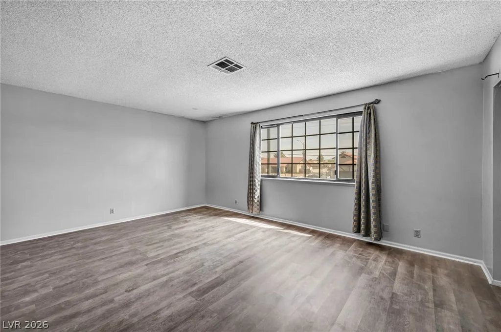 6196 Owens, Las Vegas, NV 89110