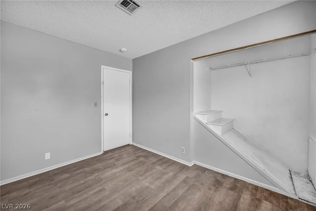 6196 Owens, Las Vegas, NV 89110
