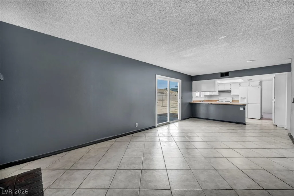 6196 Owens, Las Vegas, NV 89110