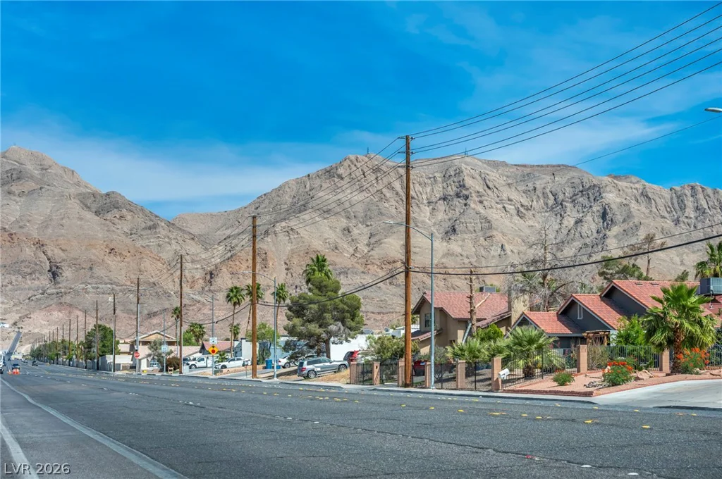 6196 Owens, Las Vegas, NV 89110