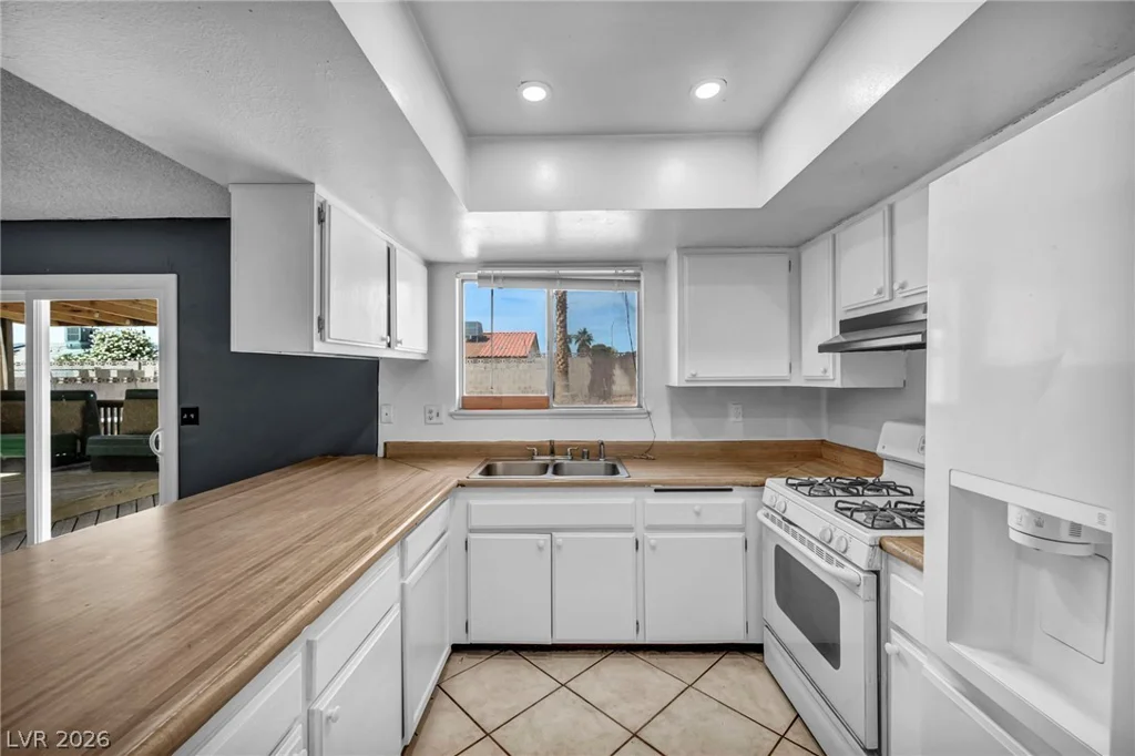 6196 Owens, Las Vegas, NV 89110