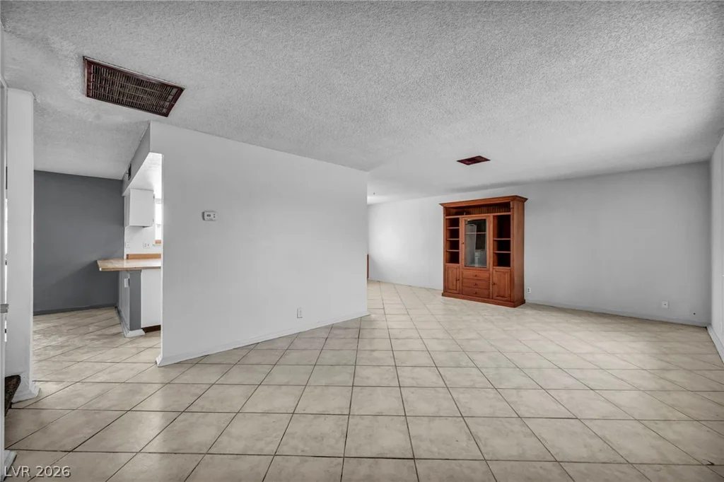 6196 Owens, Las Vegas, NV 89110