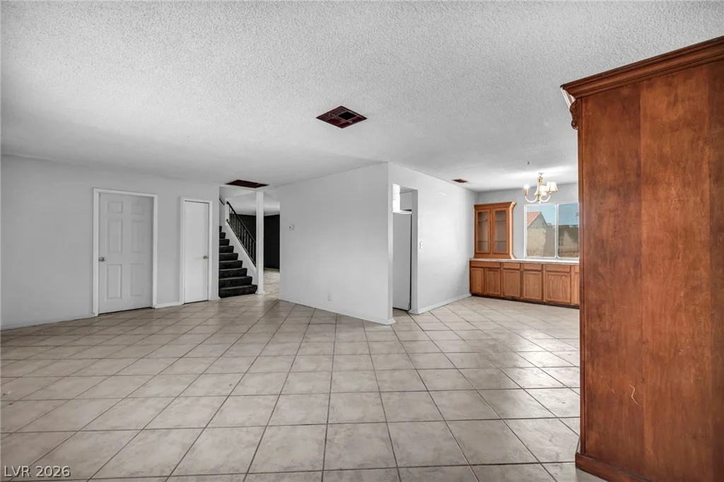 6196 Owens, Las Vegas, NV 89110