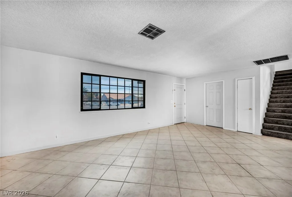 6196 Owens, Las Vegas, NV 89110