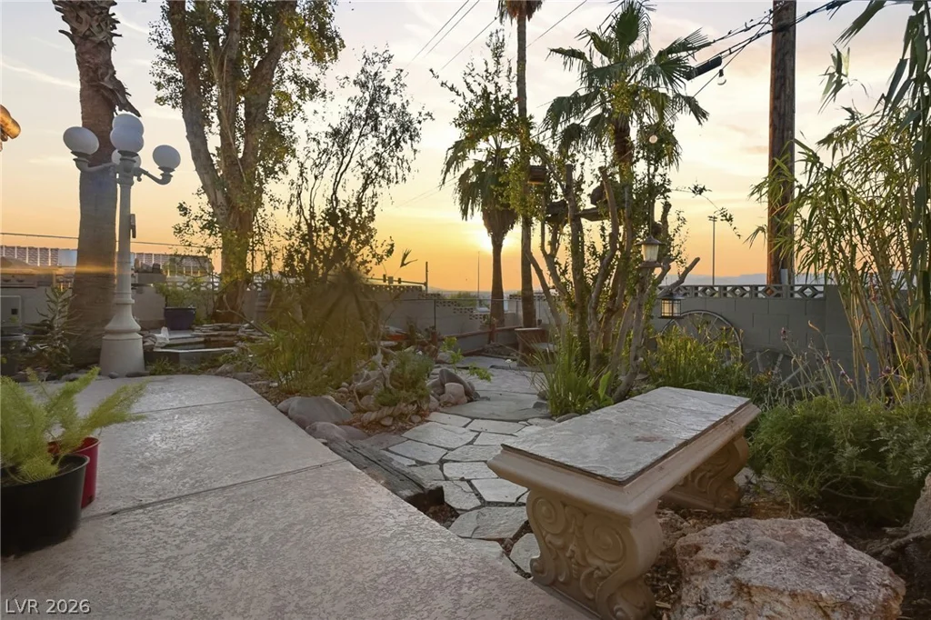 2395 Los Feliz, Las Vegas, NV 89156