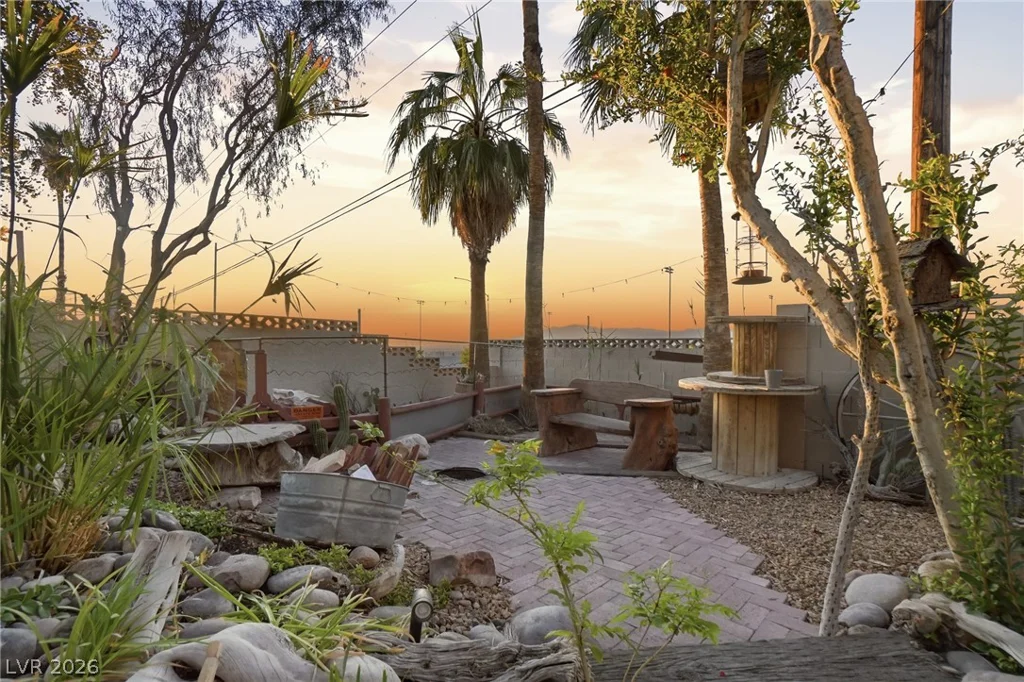 2395 Los Feliz, Las Vegas, NV 89156