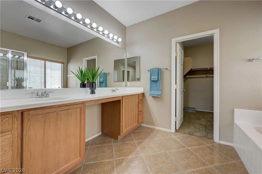 916 Kevin Baker, North Las Vegas, NV 89086