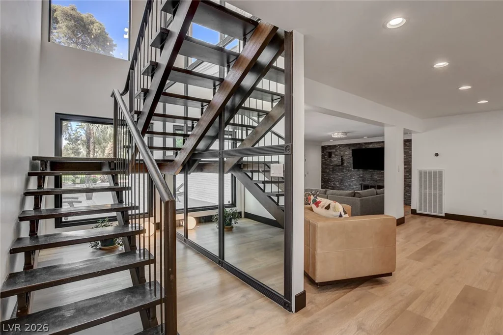 828 Vegas Valley, Las Vegas, NV 89109