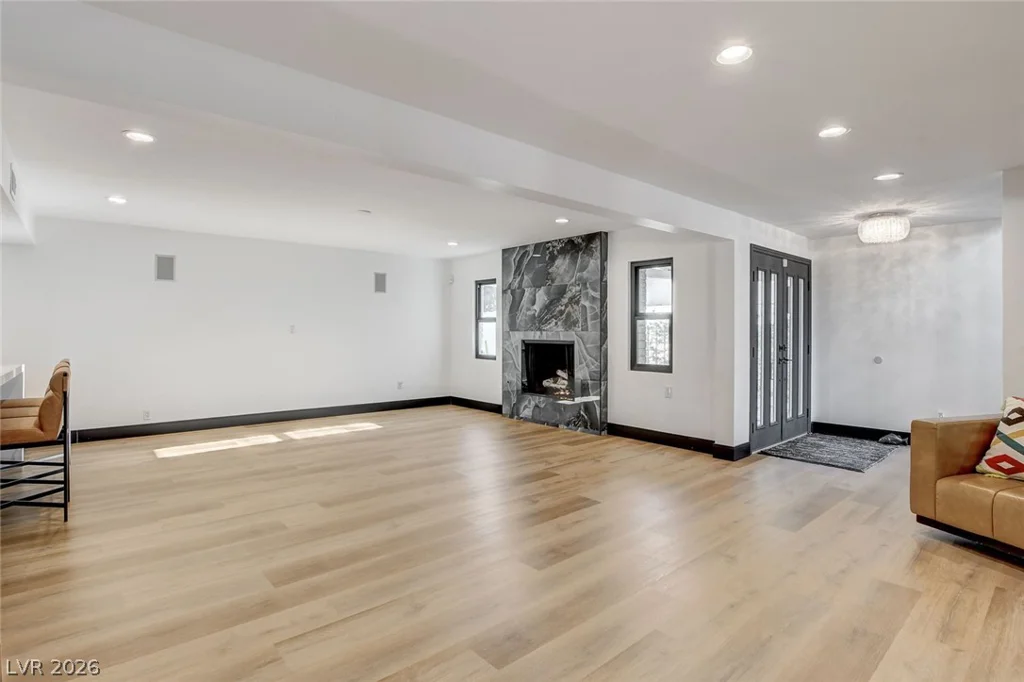 828 Vegas Valley, Las Vegas, NV 89109