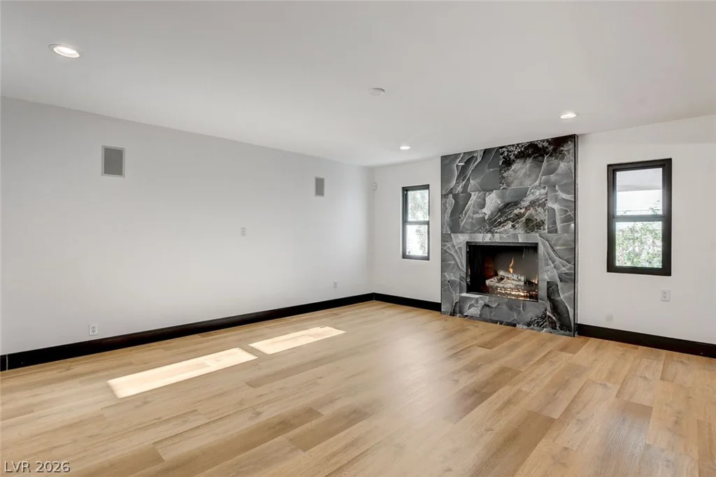 828 Vegas Valley, Las Vegas, NV 89109