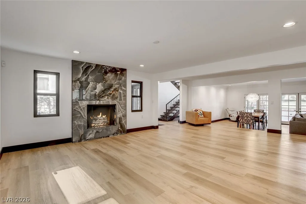 828 Vegas Valley, Las Vegas, NV 89109