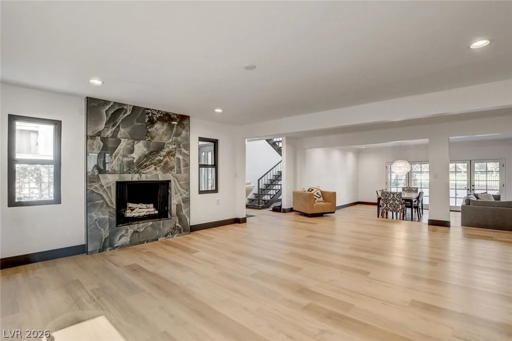 828 Vegas Valley, Las Vegas, NV 89109