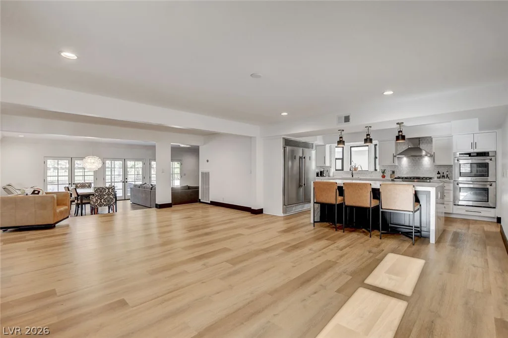828 Vegas Valley, Las Vegas, NV 89109