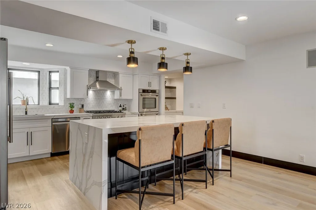 828 Vegas Valley, Las Vegas, NV 89109