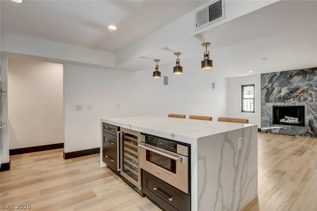 828 Vegas Valley, Las Vegas, NV 89109