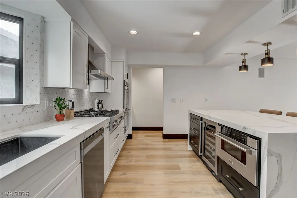 828 Vegas Valley, Las Vegas, NV 89109