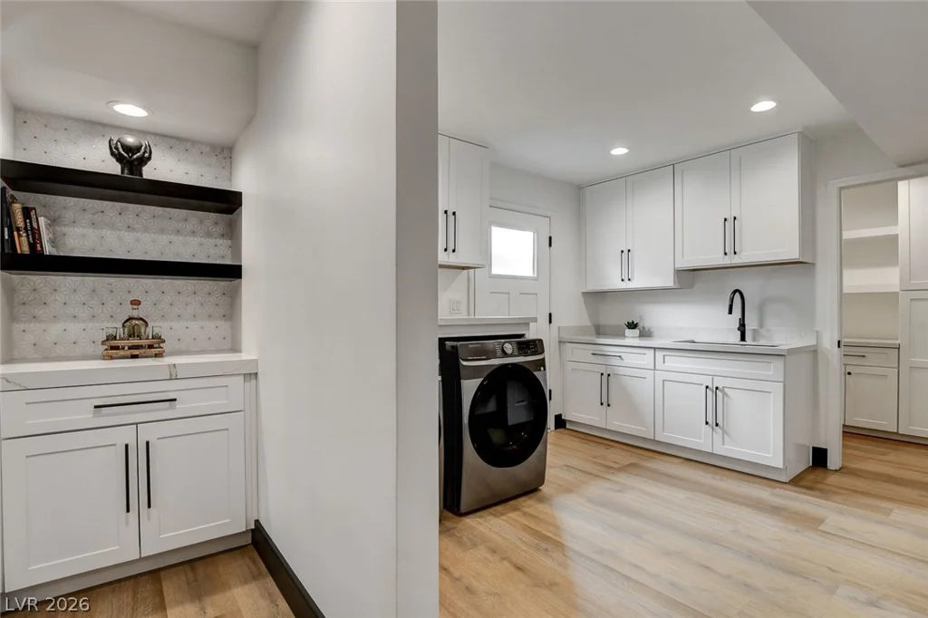 828 Vegas Valley, Las Vegas, NV 89109