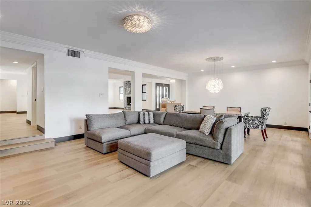 828 Vegas Valley, Las Vegas, NV 89109