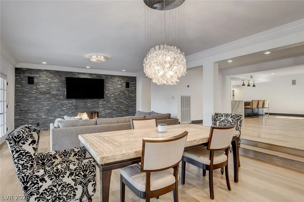 828 Vegas Valley, Las Vegas, NV 89109