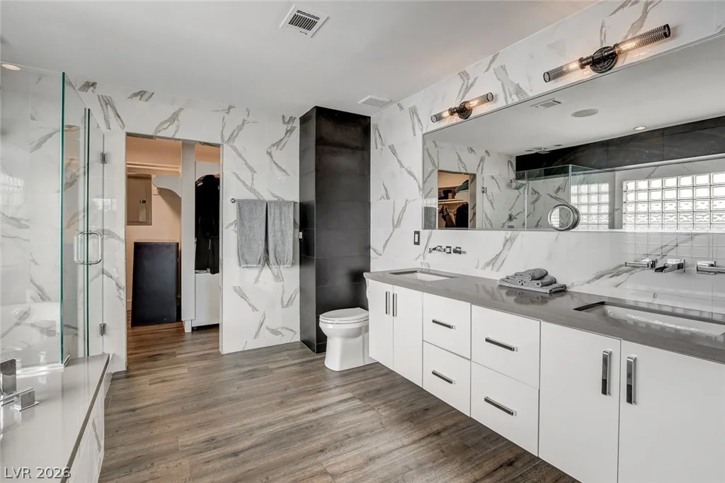 828 Vegas Valley, Las Vegas, NV 89109