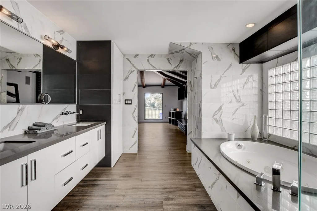 828 Vegas Valley, Las Vegas, NV 89109