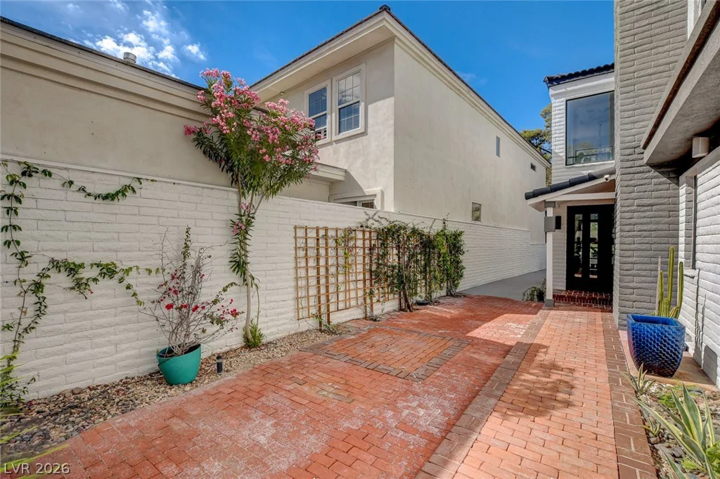828 Vegas Valley, Las Vegas, NV 89109