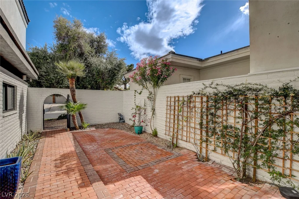 828 Vegas Valley, Las Vegas, NV 89109