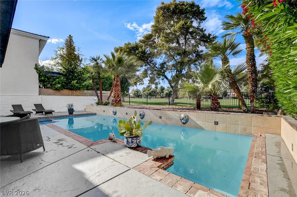 828 Vegas Valley, Las Vegas, NV 89109