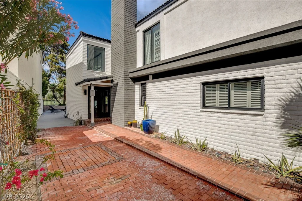 828 Vegas Valley, Las Vegas, NV 89109