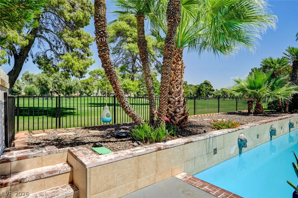 828 Vegas Valley, Las Vegas, NV 89109