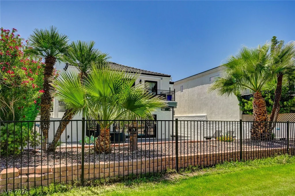 828 Vegas Valley, Las Vegas, NV 89109