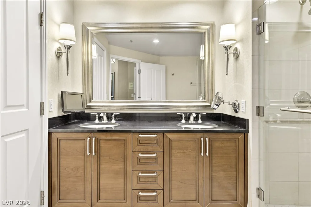 125 Harmon, Las Vegas, NV 89109
