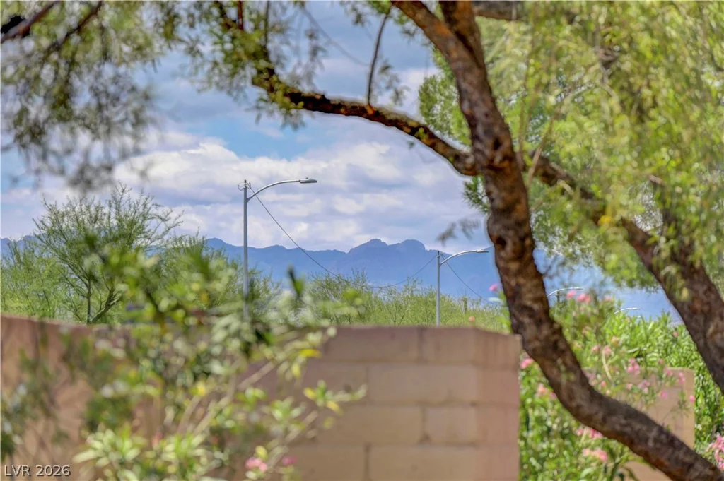 2851 Valley View, Las Vegas, NV 89102