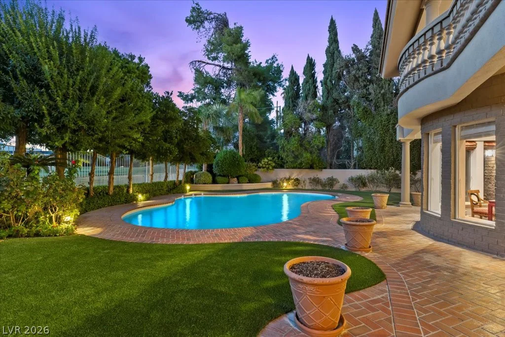 2881 Augusta, Las Vegas, NV 89109
