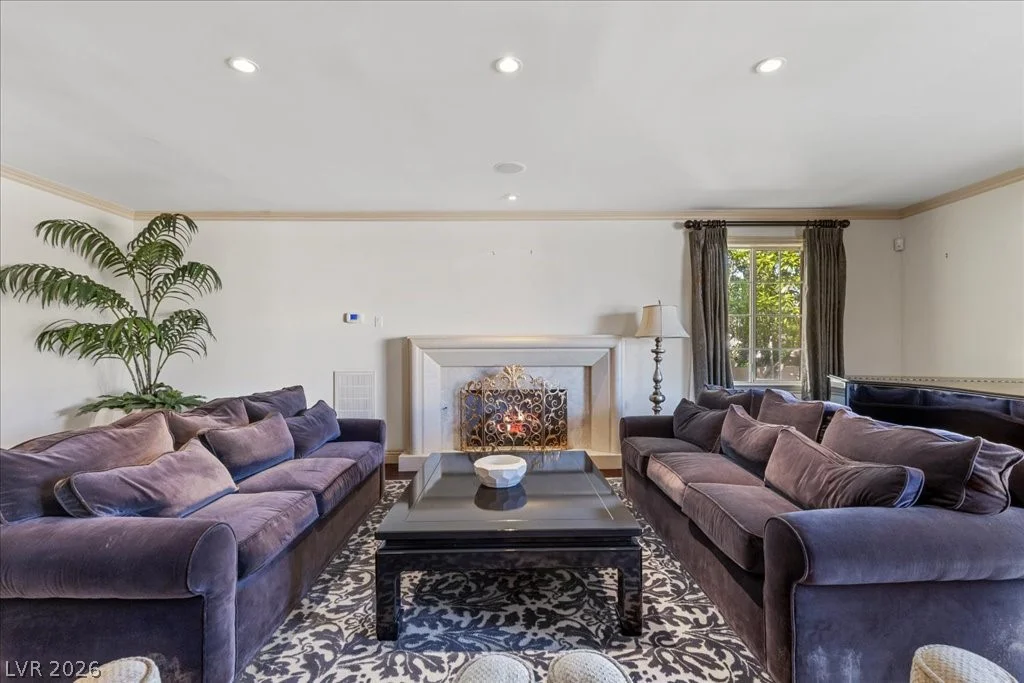 2881 Augusta, Las Vegas, NV 89109