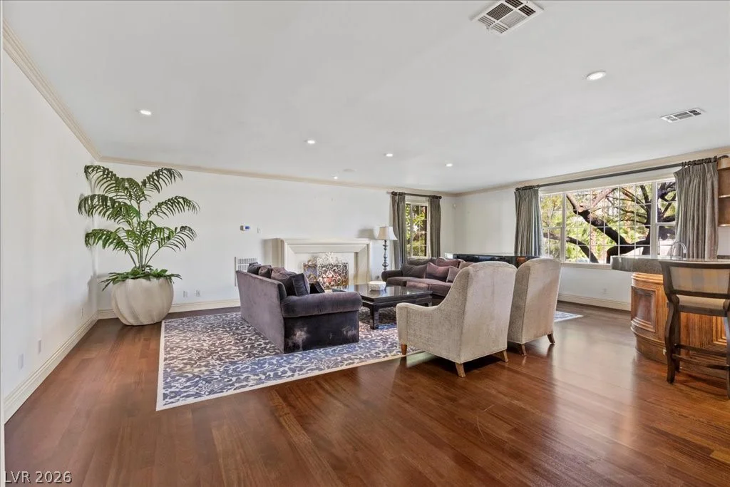 2881 Augusta, Las Vegas, NV 89109