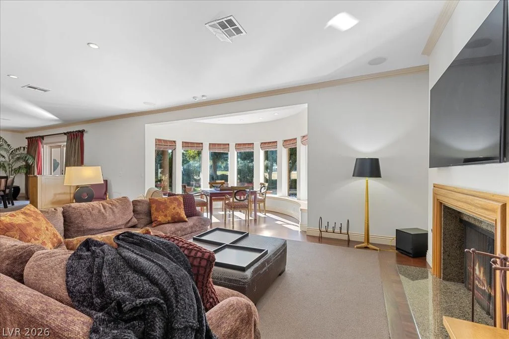 2881 Augusta, Las Vegas, NV 89109