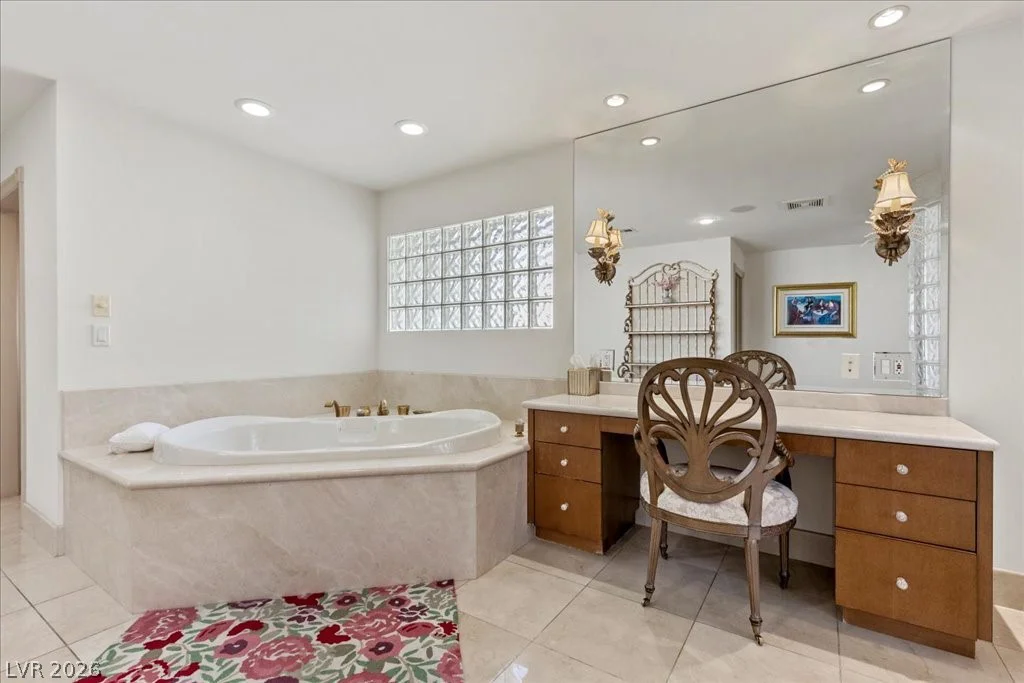 2881 Augusta, Las Vegas, NV 89109