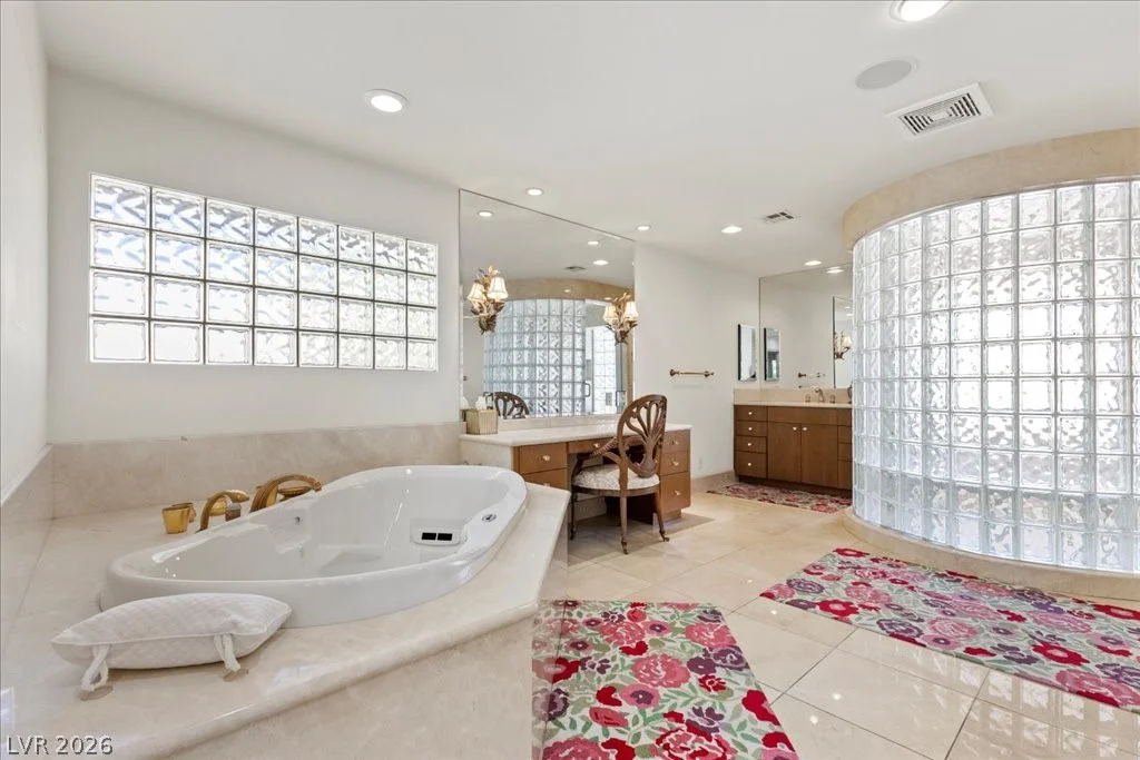 2881 Augusta, Las Vegas, NV 89109
