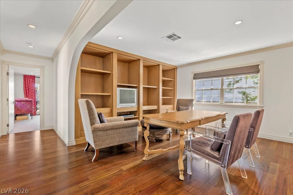 2881 Augusta, Las Vegas, NV 89109