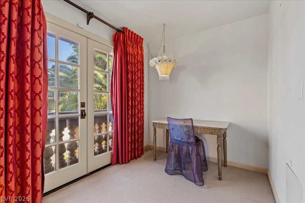 2881 Augusta, Las Vegas, NV 89109