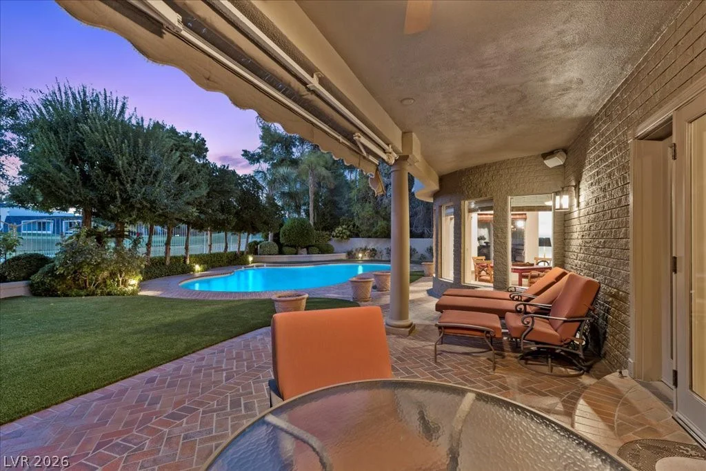 2881 Augusta, Las Vegas, NV 89109